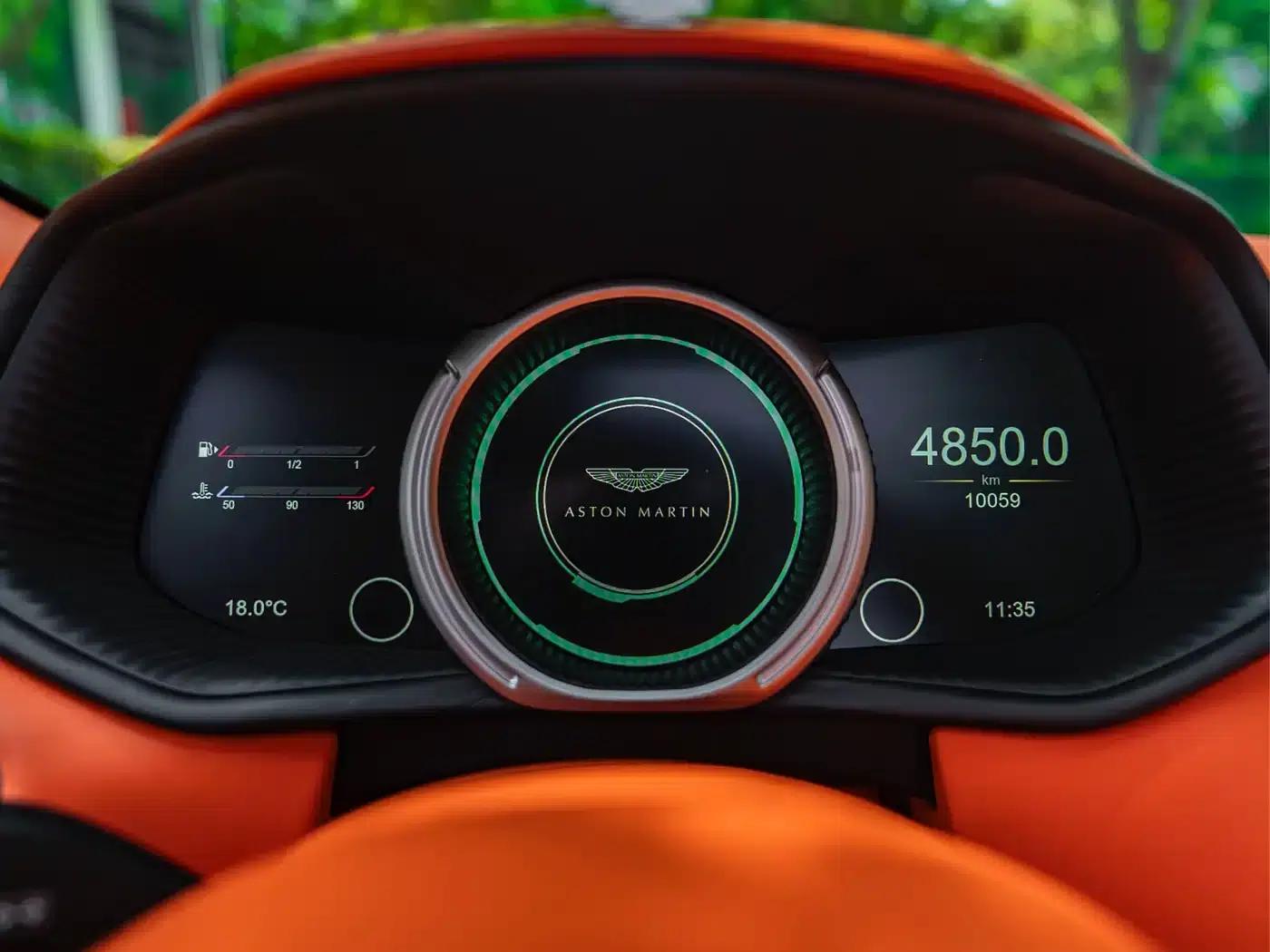 Aston Martin DB11 2023 4.0T V8 Volante — миниатюра 18