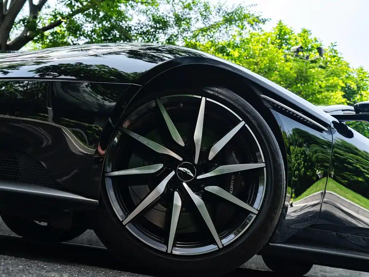 Aston Martin DB11 2023 4.0T V8 Volante — миниатюра 4