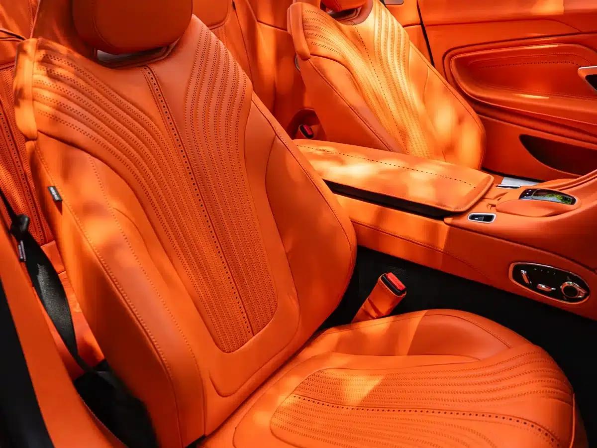 Aston Martin DB11 2023 4.0T V8 Volante — миниатюра 6