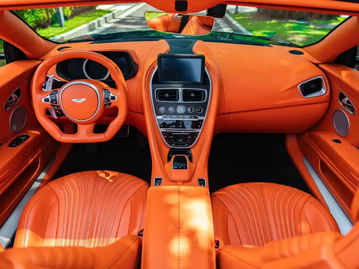 Aston Martin DB11 2023 4.0T V8 Volante — миниатюра 7