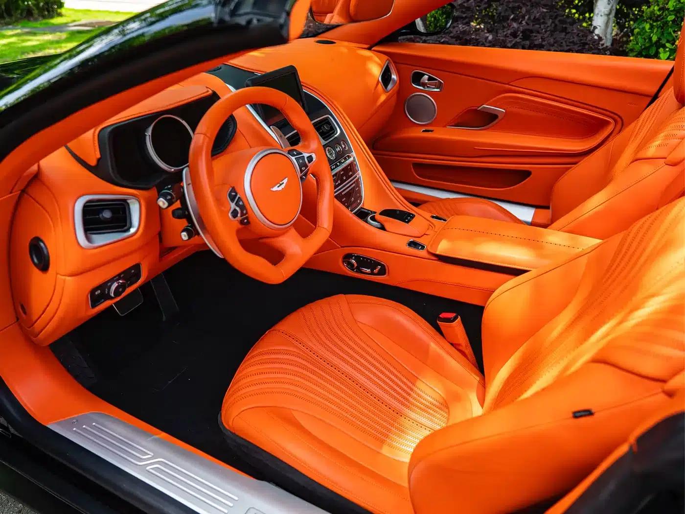 Aston Martin DB11 2023 4.0T V8 Volante — миниатюра 10