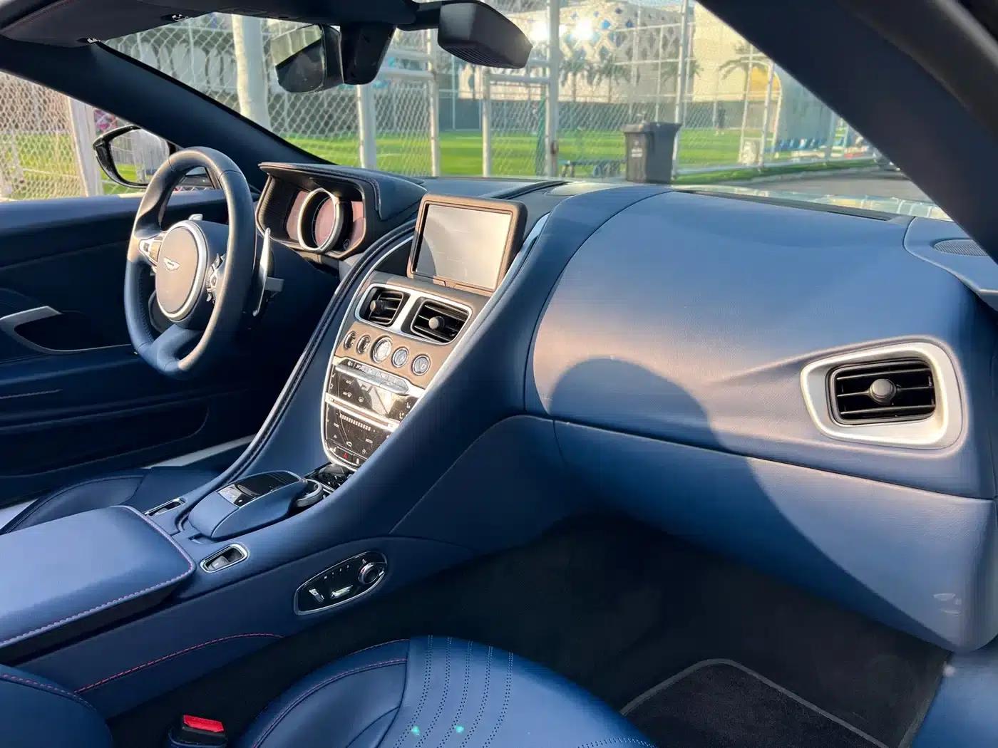 Aston Martin DB11 2019 4.0T V8 Volante — миниатюра 11