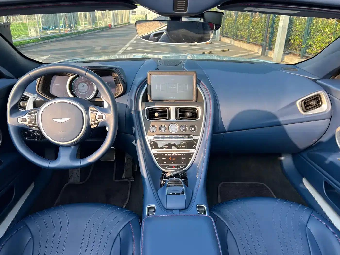 Aston Martin DB11 2019 4.0T V8 Volante — миниатюра 15