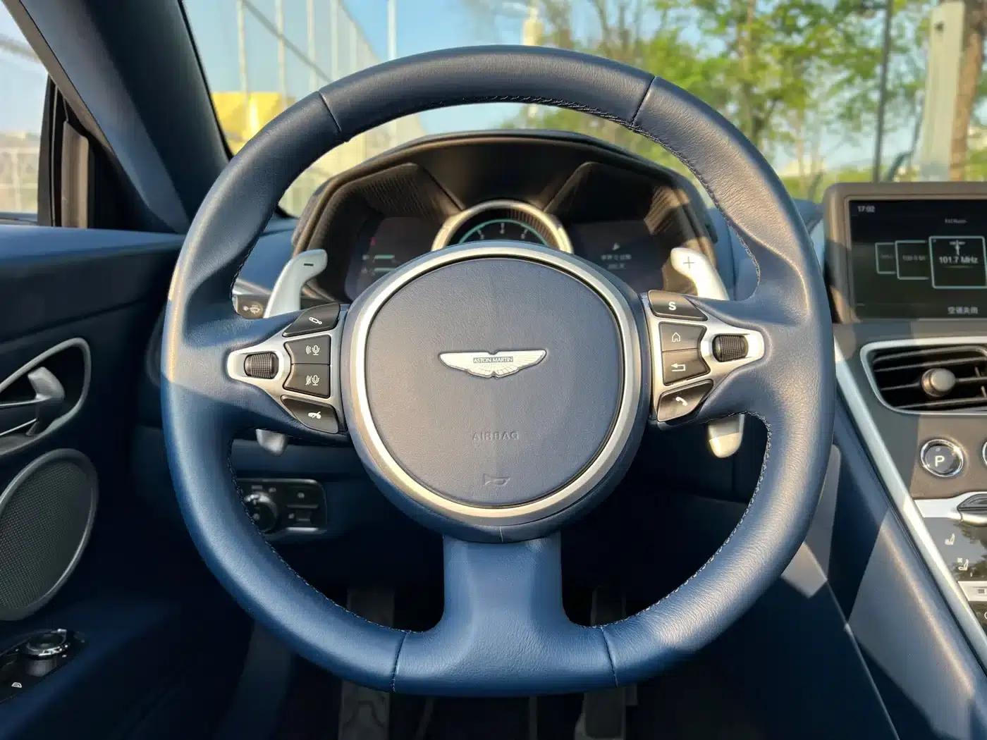 Aston Martin DB11 2019 4.0T V8 Volante — миниатюра 16