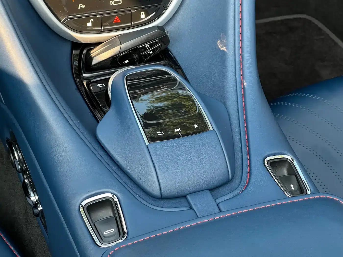 Aston Martin DB11 2019 4.0T V8 Volante — миниатюра 18