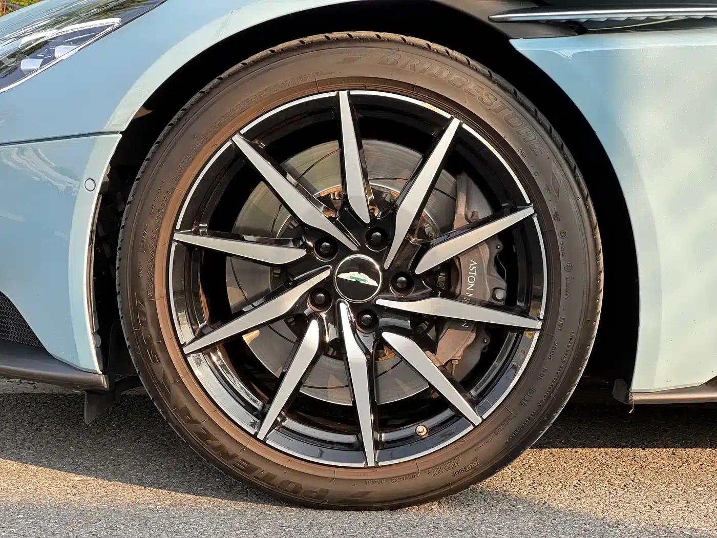 Aston Martin DB11 2019 4.0T V8 Volante — миниатюра 8