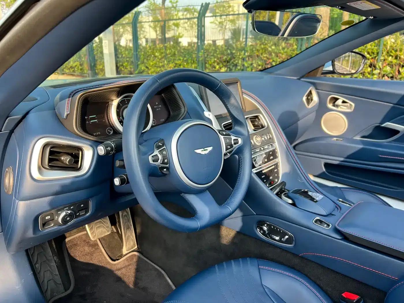 Aston Martin DB11 2019 4.0T V8 Volante — миниатюра 9