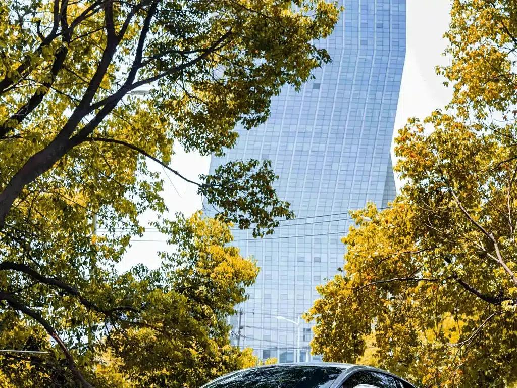 Aston Martin DB11 2020 4.0T V8 Coupe — миниатюра 2