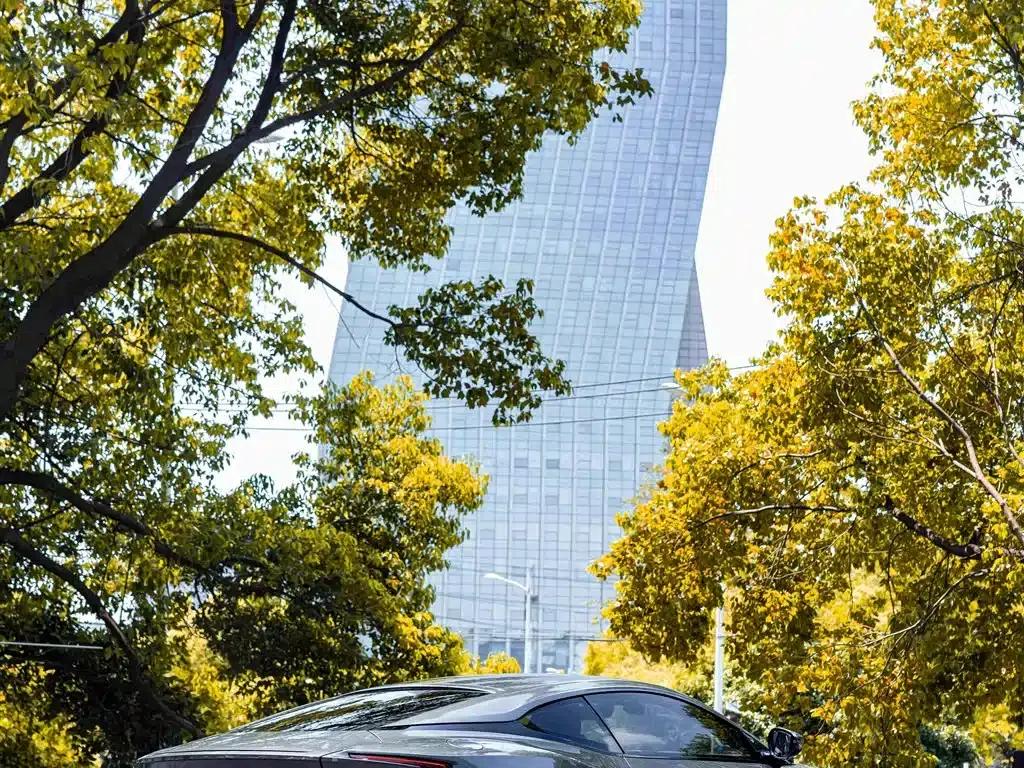 Aston Martin DB11 2020 4.0T V8 Coupe — миниатюра 11