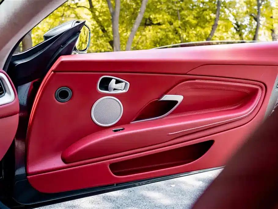 Aston Martin DB11 2020 4.0T V8 Coupe — миниатюра 23