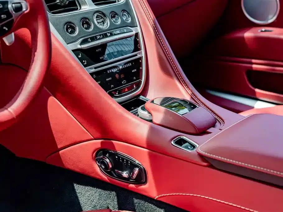 Aston Martin DB11 2020 4.0T V8 Coupe — миниатюра 25