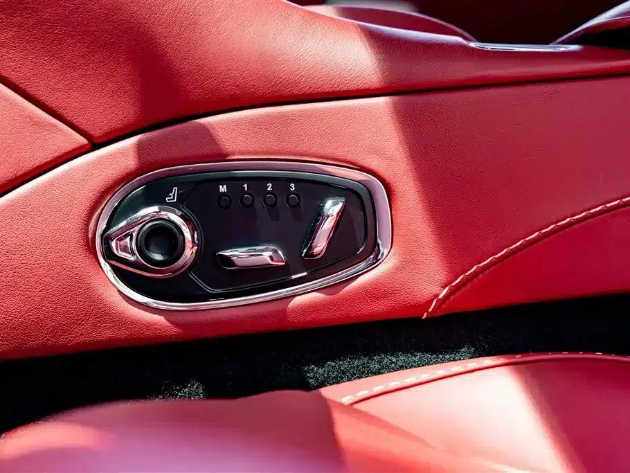 Aston Martin DB11 2020 4.0T V8 Coupe — миниатюра 26