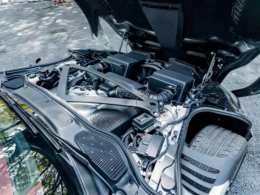 Aston Martin DB11 2020 4.0T V8 Coupe — миниатюра 32