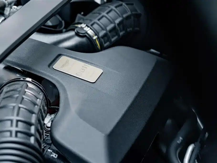 Aston Martin DB11 2020 4.0T V8 Coupe — миниатюра 33