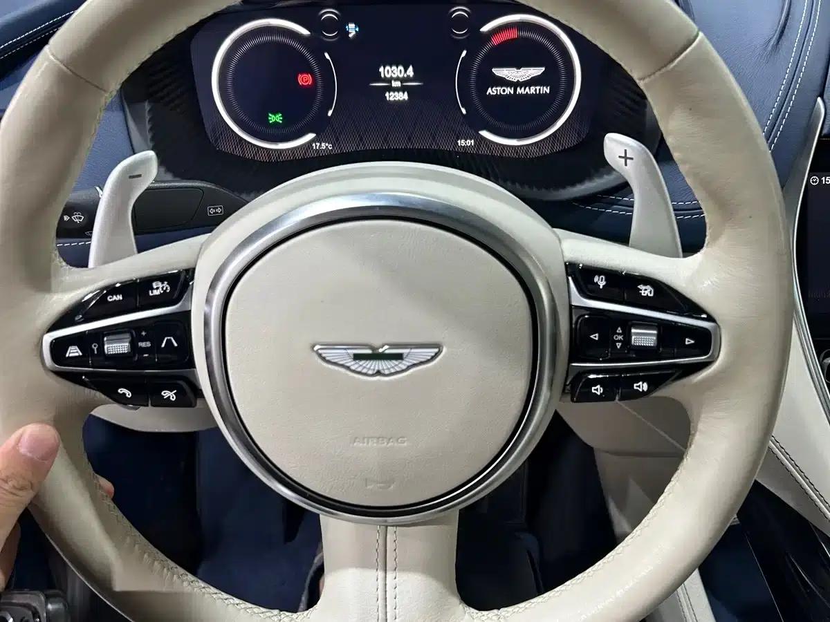 Aston Martin DBX 2020 4.0T V8 — миниатюра 2