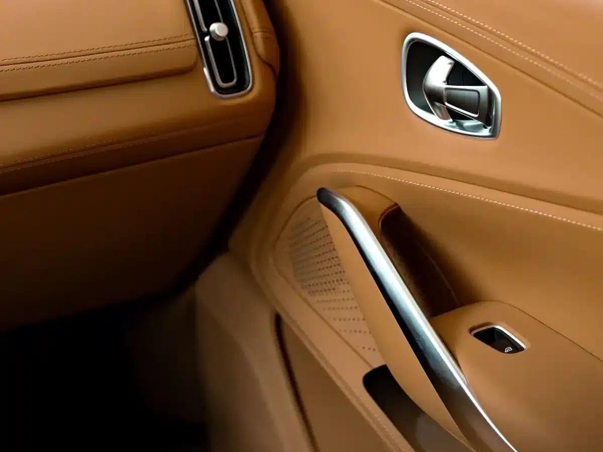 2024 Aston Martin DBX 4.0T V8 — миниатюра 4