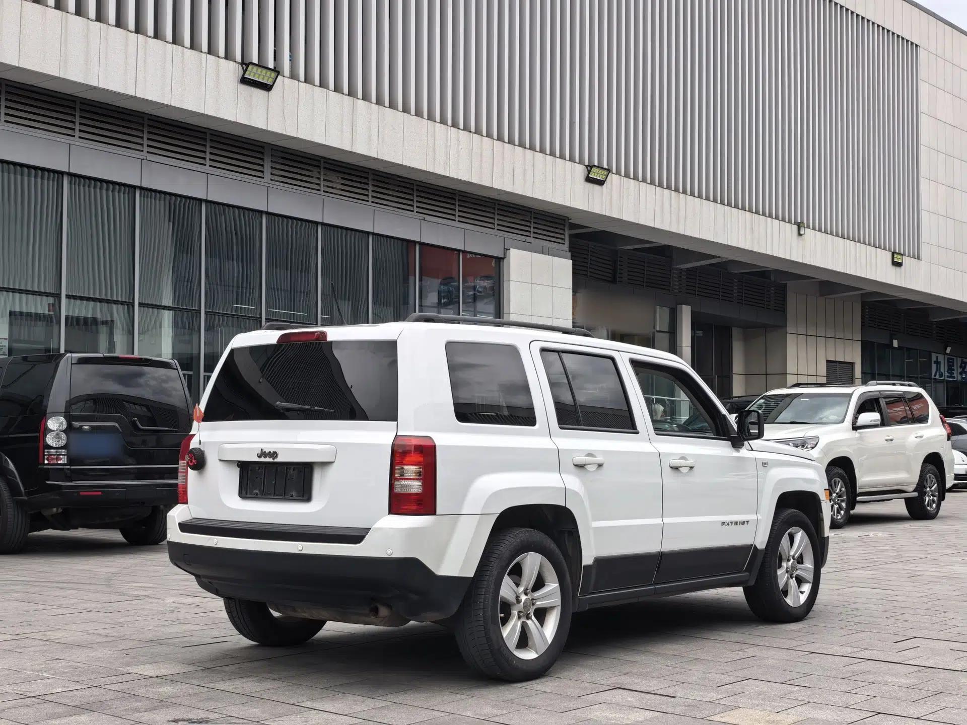 Jeep Patriot 2014 2.4L Sport Edition — миниатюра 11