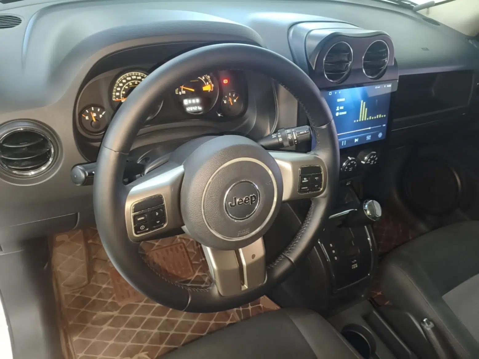 Jeep Patriot 2014 2.4L Sport Edition — миниатюра 13