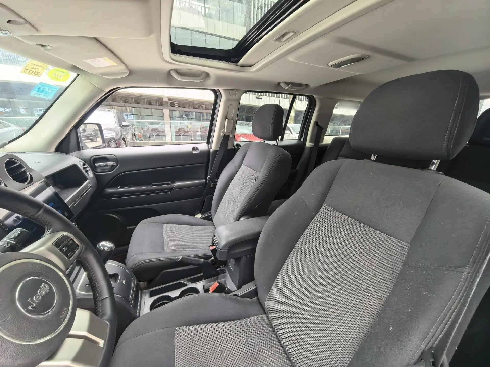 Jeep Patriot 2014 2.4L Sport Edition — миниатюра 22