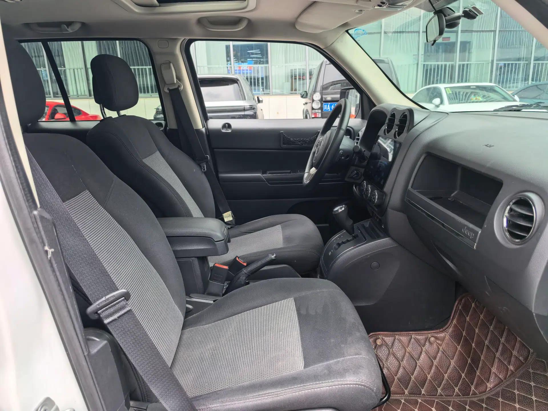 Jeep Patriot 2014 2.4L Sport Edition — миниатюра 28
