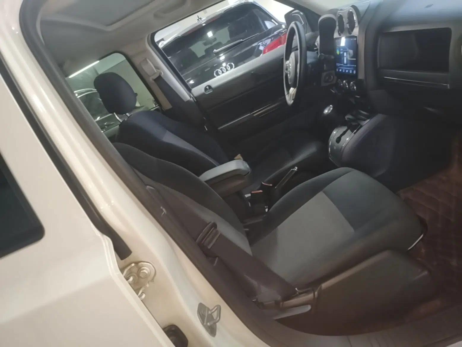 Jeep Patriot 2014 2.4L Sport Edition — миниатюра 30