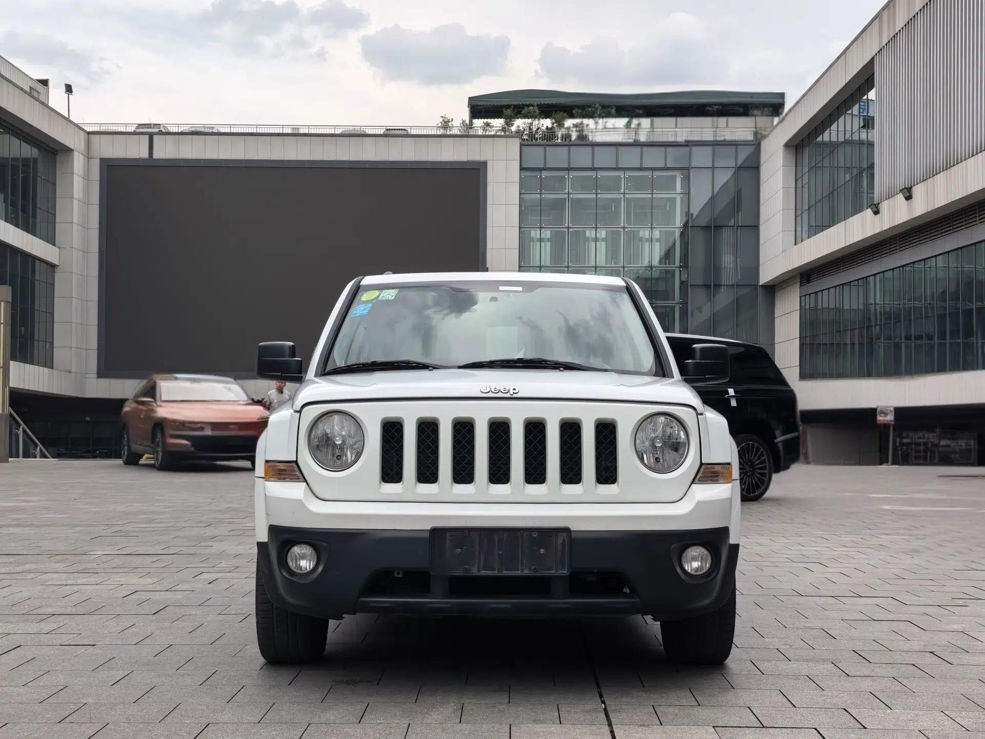 Jeep Patriot 2014 2.4L Sport Edition — миниатюра 6