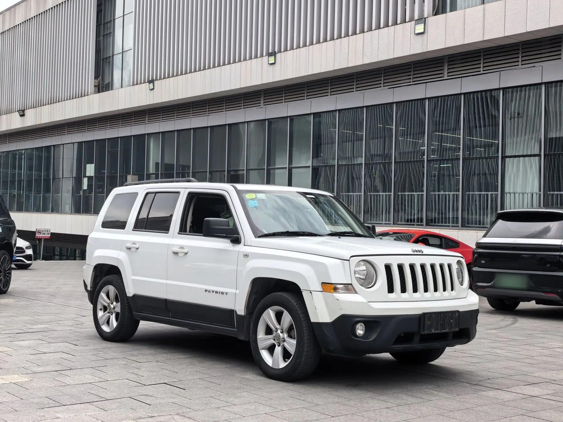 Jeep Patriot 2014 2.4L Sport Edition — миниатюра 7