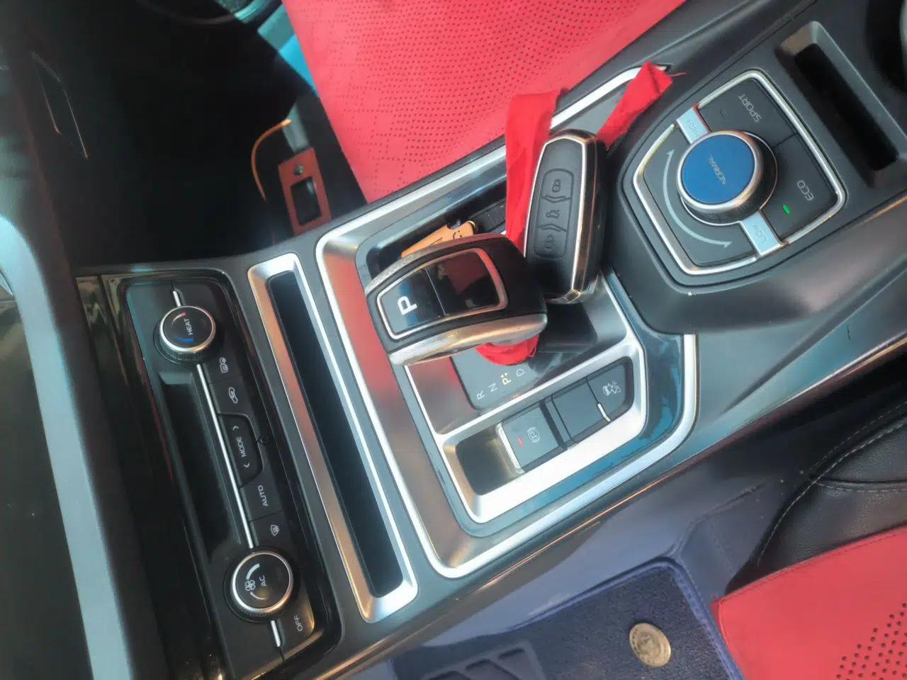 Geely Auto Emgrand New Energy 2018 EV450 Ambition Model — миниатюра 15