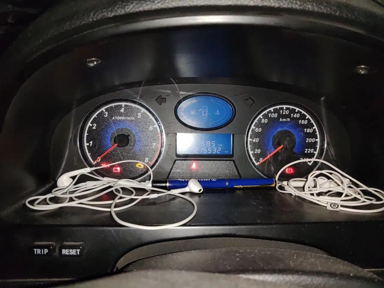 Geely Auto Classic Emgrand 2013 Sedan 1.5L Manual Entry-Level Model — миниатюра 12