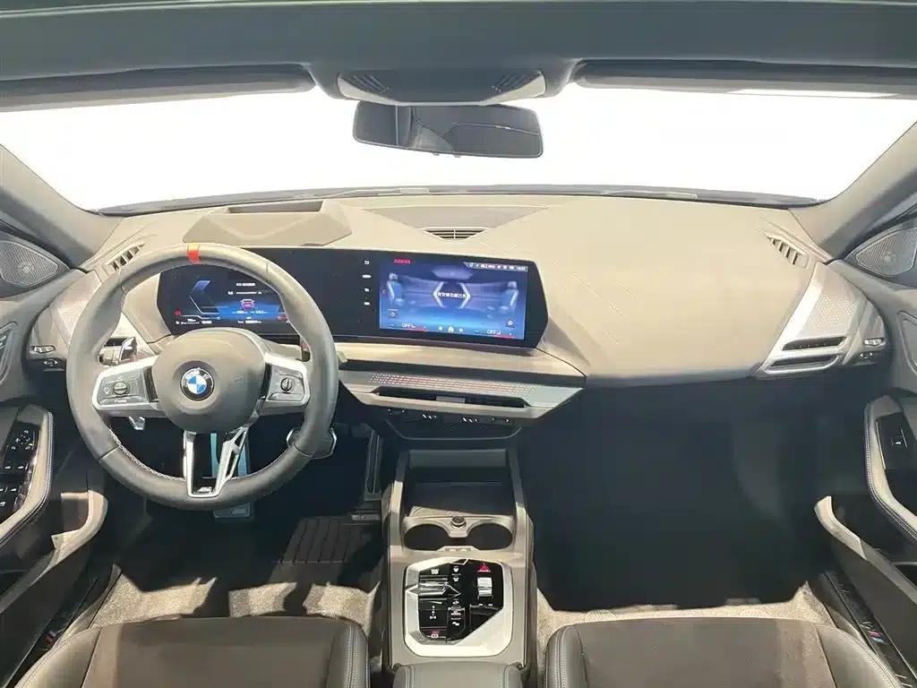 2025 BMW M235L — миниатюра 7