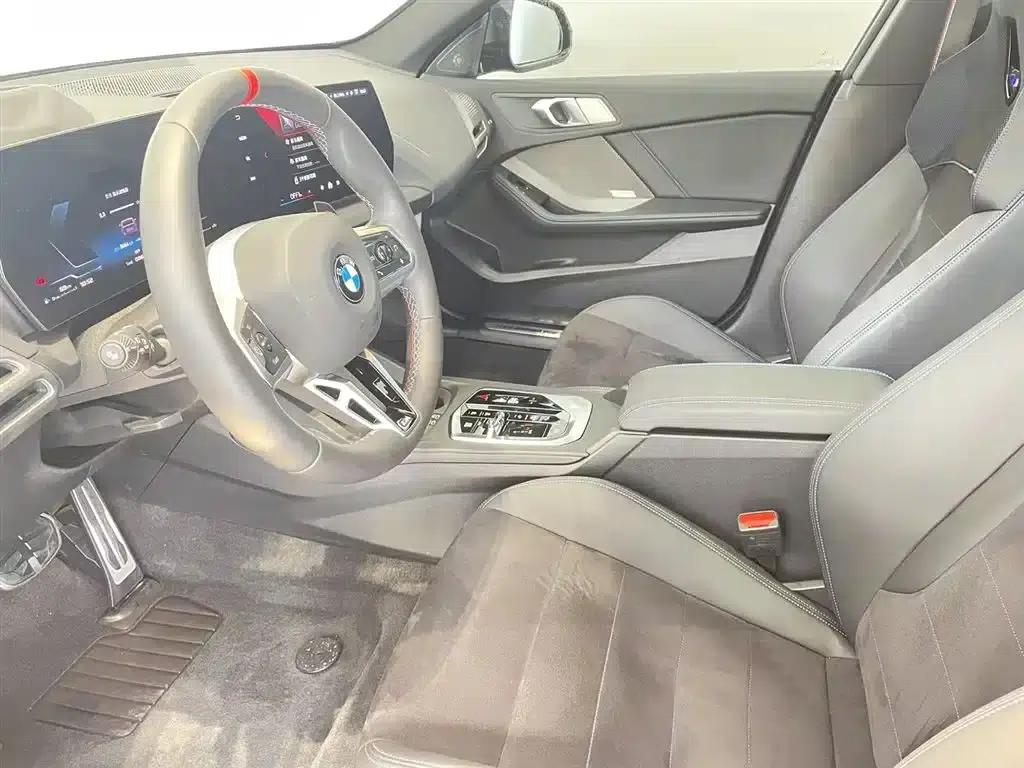 2025 BMW M235L — миниатюра 8