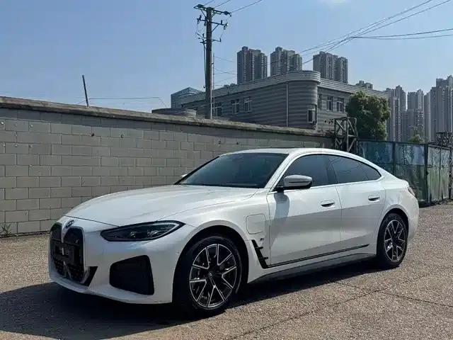 BMW i4 2023 eDrive35