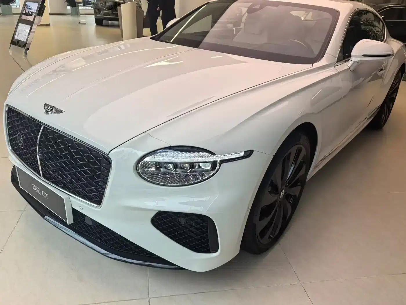 2026 Continental Plug-in Hybrid GT Base Model — миниатюра 2