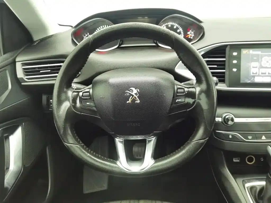 Peugeot 308S 2015 1.2T Automatic Sporty Edition — миниатюра 11