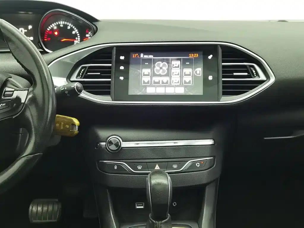 Peugeot 308S 2015 1.2T Automatic Sporty Edition — миниатюра 12