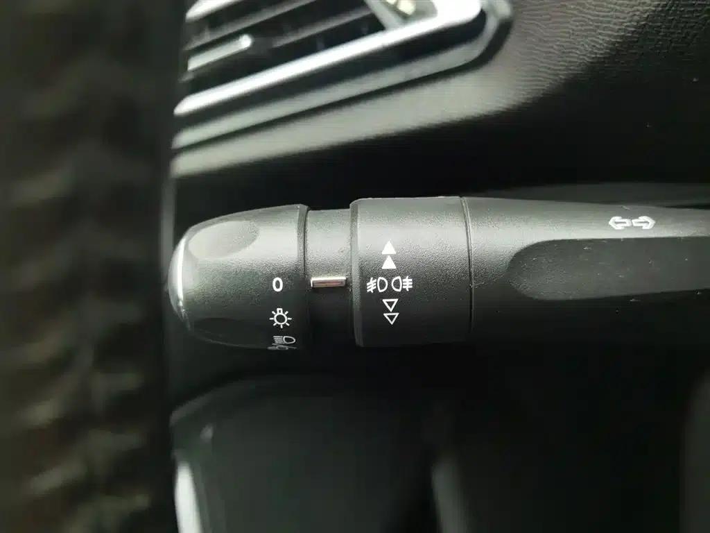 Peugeot 308S 2015 1.2T Automatic Sporty Edition — миниатюра 21