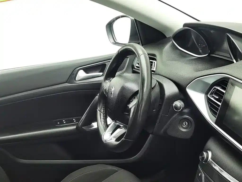 Peugeot 308S 2015 1.2T Automatic Sporty Edition — миниатюра 22
