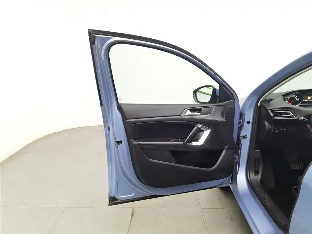 Peugeot 308S 2015 1.2T Automatic Sporty Edition — миниатюра 8