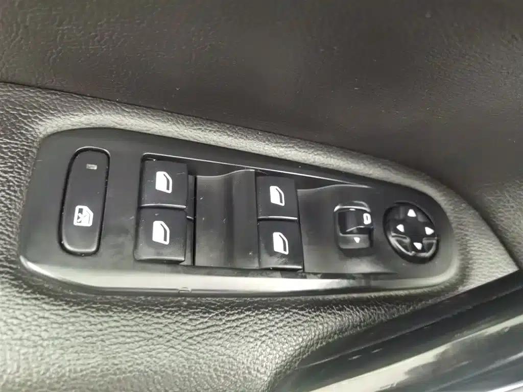 Peugeot 308S 2015 1.2T Automatic Sporty Edition — миниатюра 9
