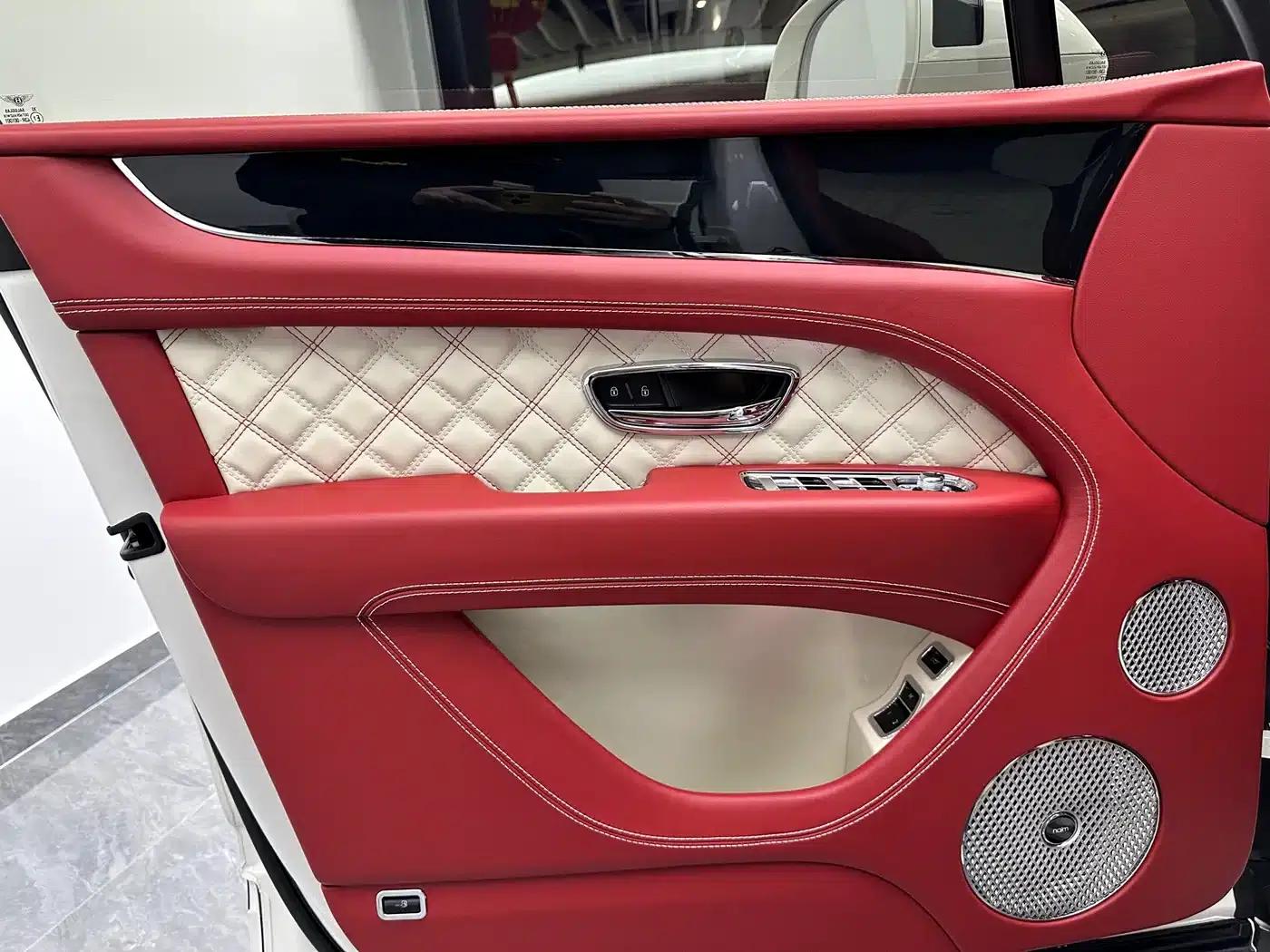 Bentayga Plug-in Hybrid 2021 3.0T PHEV — миниатюра 18
