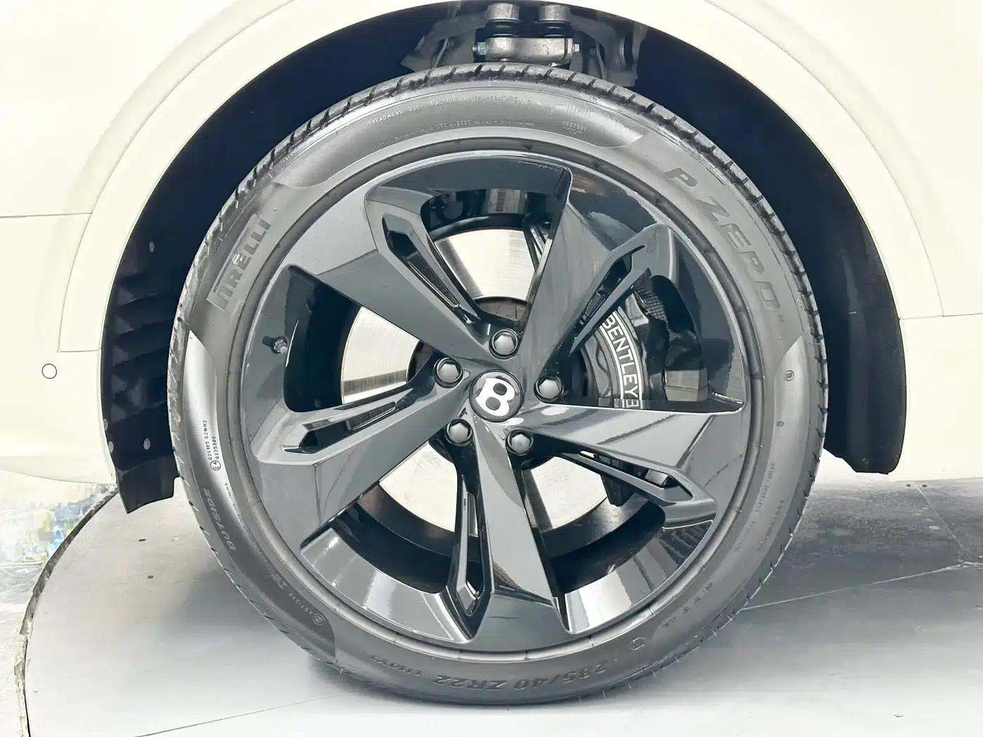 Bentayga Plug-in Hybrid 2021 3.0T PHEV — миниатюра 25