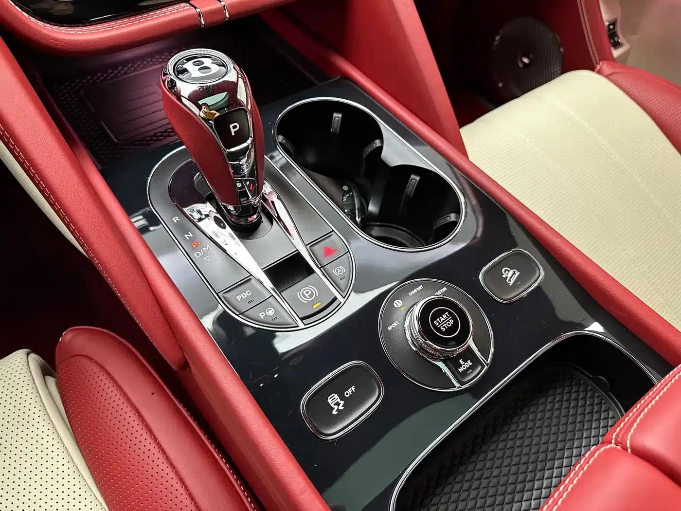 Bentayga Plug-in Hybrid 2021 3.0T PHEV — миниатюра 9