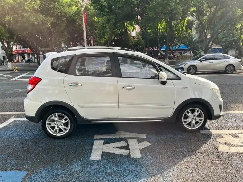 Changan CX20 2014 1.4L Manual Sunroof Navigation Edition (National V Emission Standard) — миниатюра 10