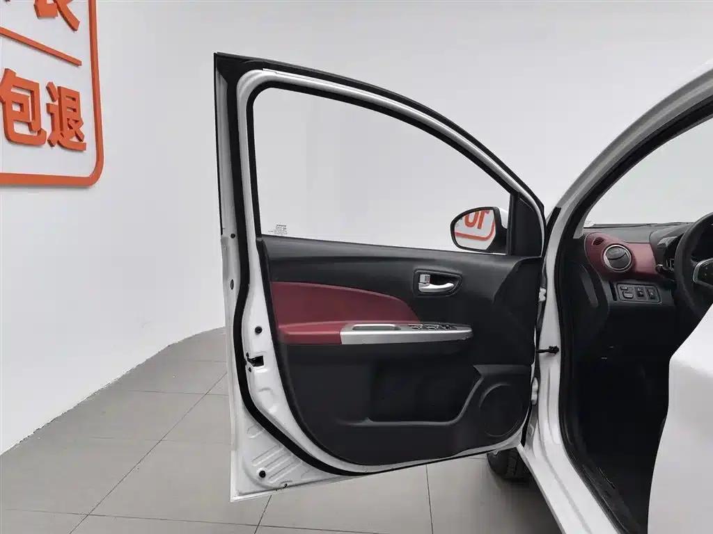 Benben EV 2017 Pure Electric Luxury Model with 180km/h — миниатюра 8