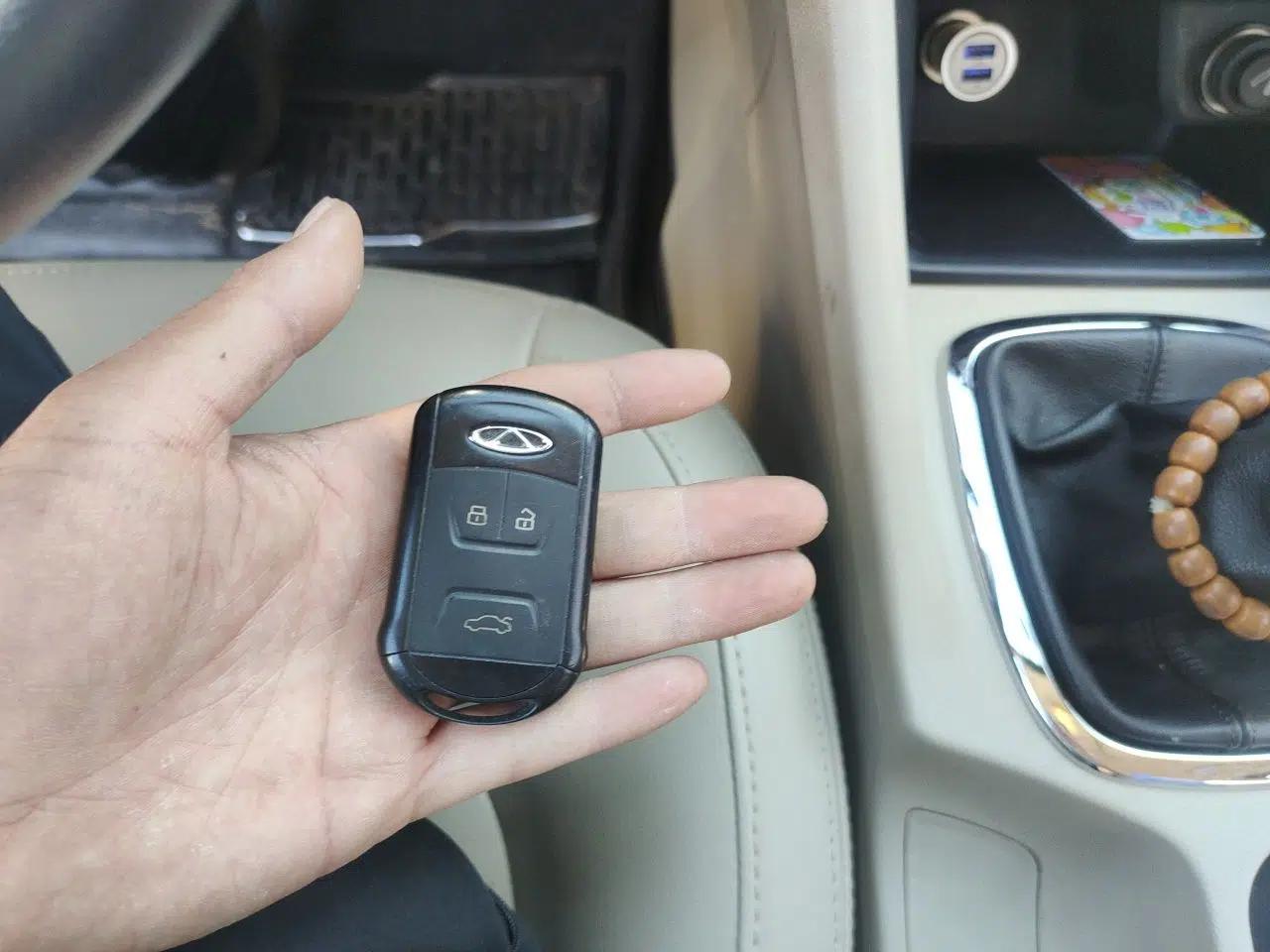 Chery Arrizo 7 2013 1.6L Manual ZhiShang Edition — миниатюра 9