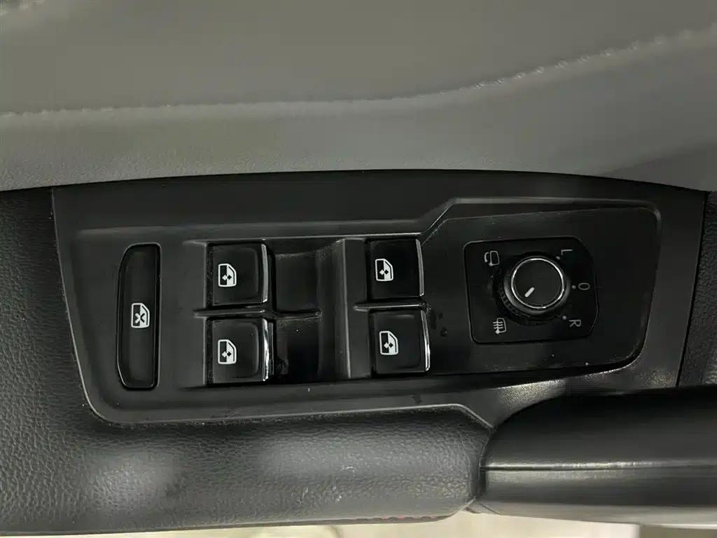 Tiguan X 2022 330TSI 2WD Premium Edition — миниатюра 11