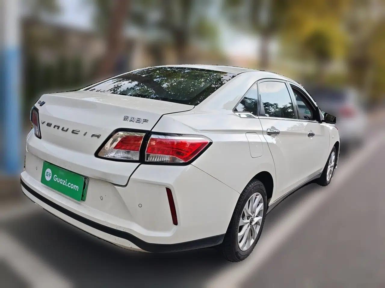 Venucia D60EV 2022 Standard Range Smart Drive Version — миниатюра 6