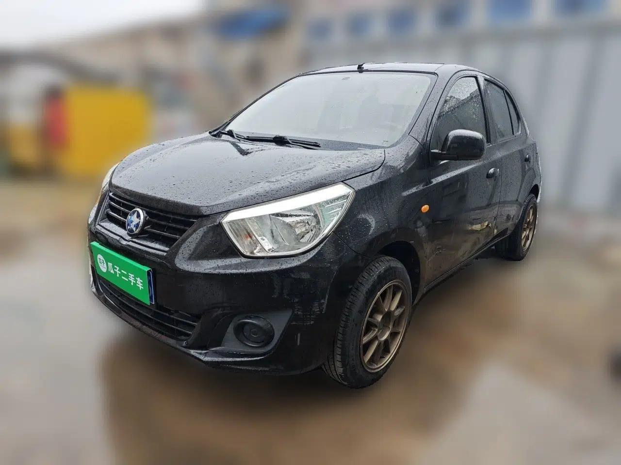 Venucia R30 2014 1.2L Manual Comfort Edition — миниатюра 1