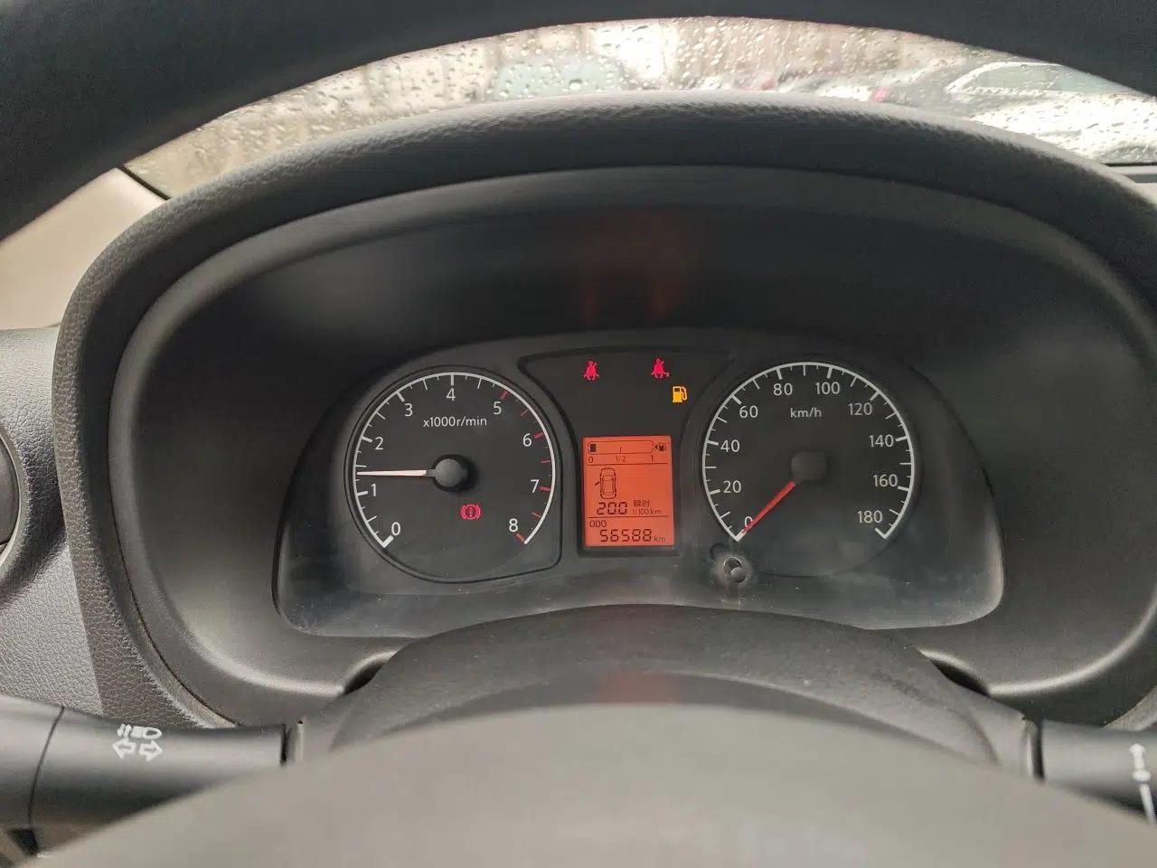 Venucia R30 2014 1.2L Manual Comfort Edition — миниатюра 12