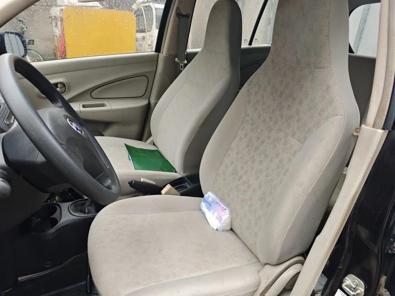 Venucia R30 2014 1.2L Manual Comfort Edition — миниатюра 16